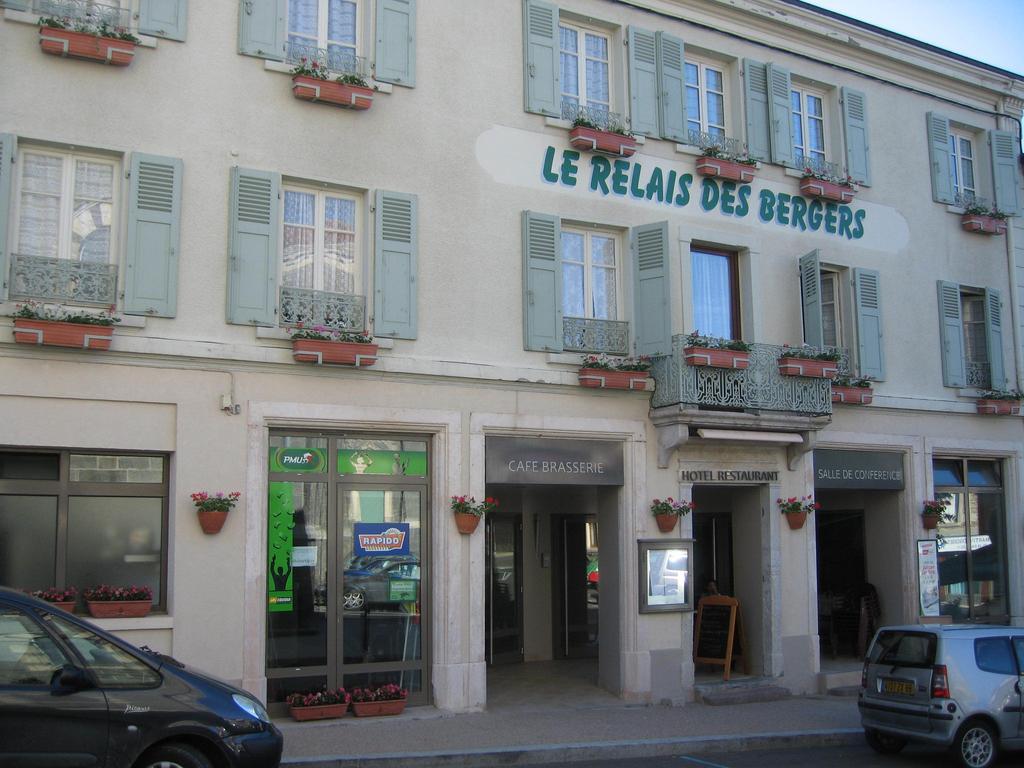 波尔吉斯酒店 Saint-Martin-en-Haut 外观 照片